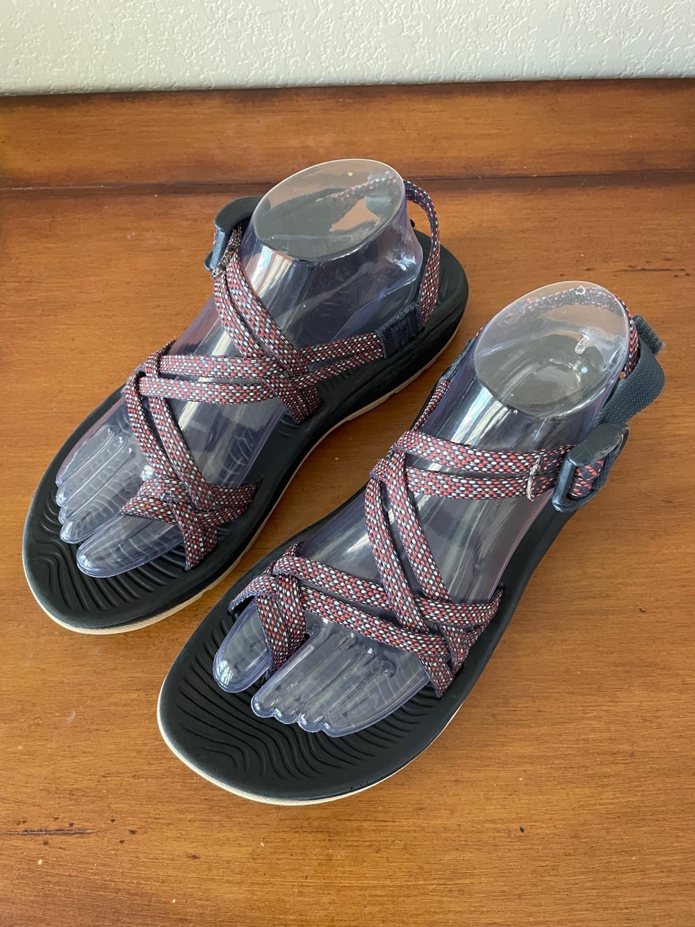 Women’s Strappy Outdoor Sandals - Red/Black